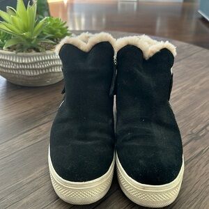 Wedge sneakers with fur